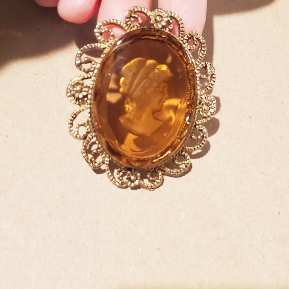 Vintage Intaglio Glass Amber Cameo Pendant - Picture 7 of 11